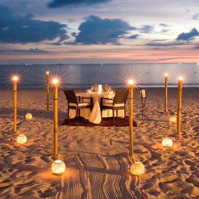 Romantic Honeymoon Oceanfront Dinner