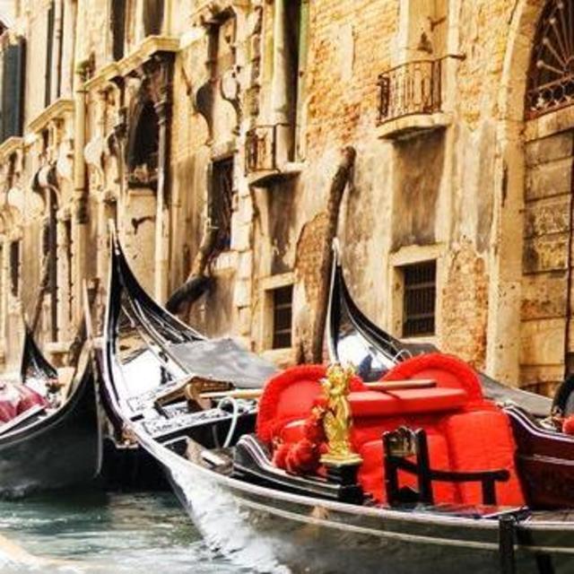 Kissing on a Gondola