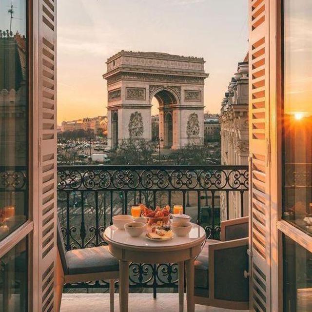 Dinner in Paris :: Honeymoon