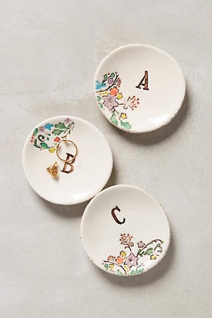 Monogrammed Garland Ring Dish (M)