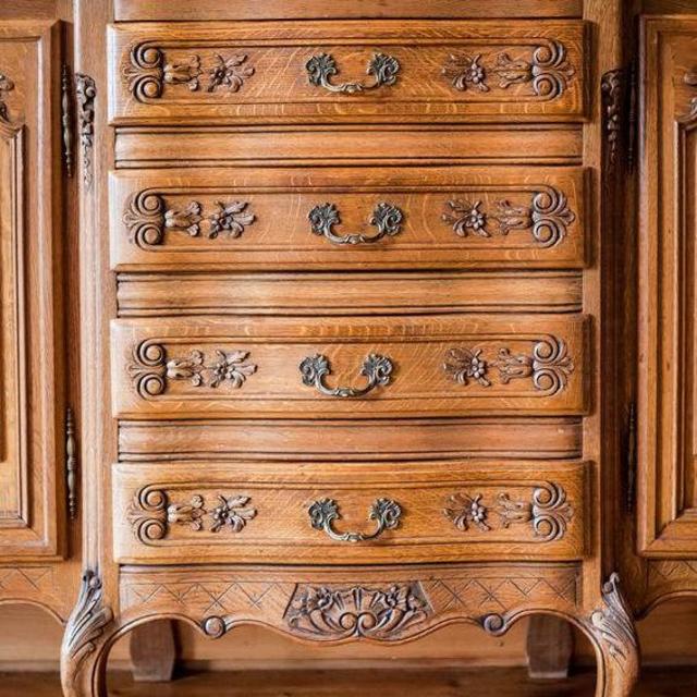 Chest of drawers
