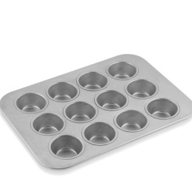 Williams Sonoma Traditionaltouch Muffin Pan, 12-Well