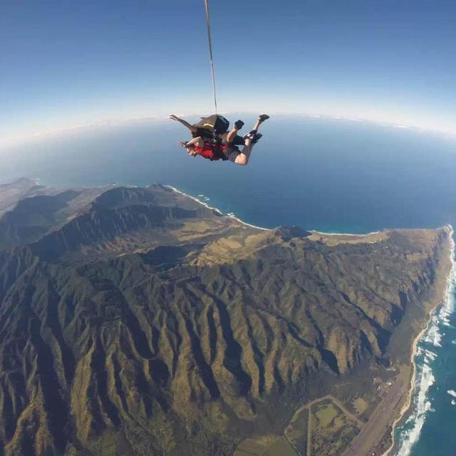 Sky Diving in Hawaii