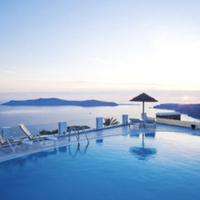 4 nights in Santorini