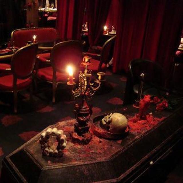 Dinner at the Vampire Cafe!