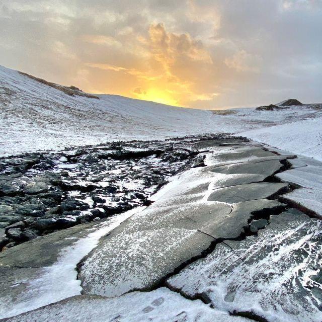 Volcanic Site & Geothermals Tour (honeymoon)