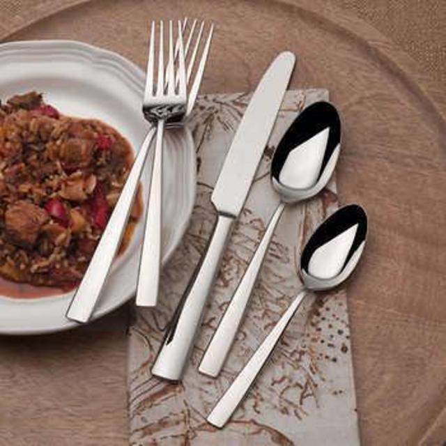 Mikasa Everett 101-piece Flatware Set