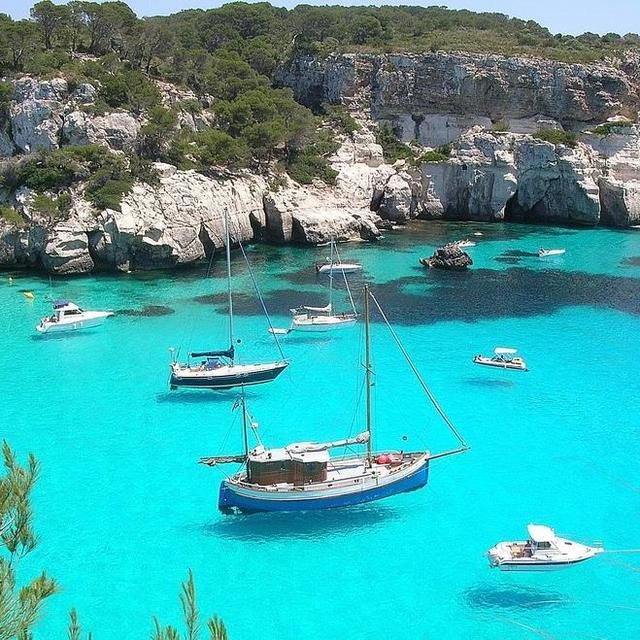 Boat tour of hidden beaches + caves