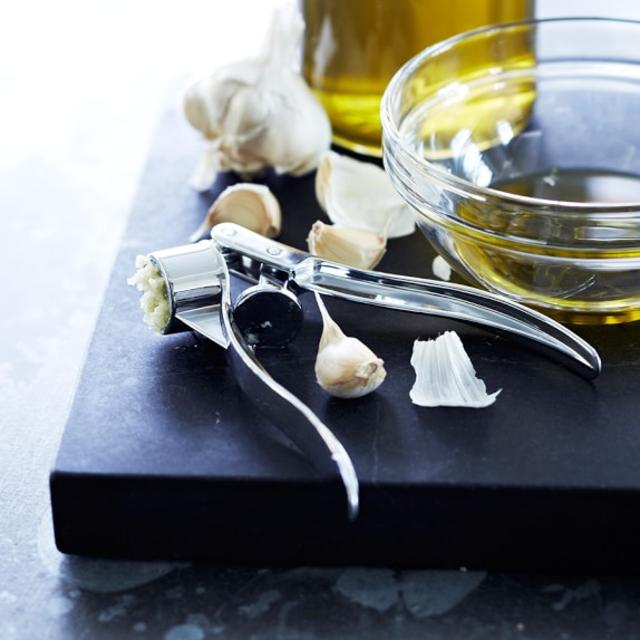 Williams Sonoma Open Kitchen Garlic Press