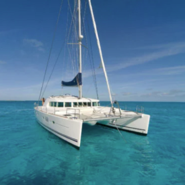 Honeymoon: Private Boat Cruise with Snorkeling & Dinner in Santorini