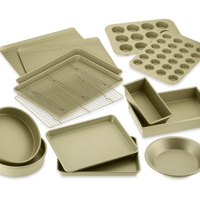 Williams-Sonoma Goldtouch® Nonstick 15-Piece Bakeware Set
