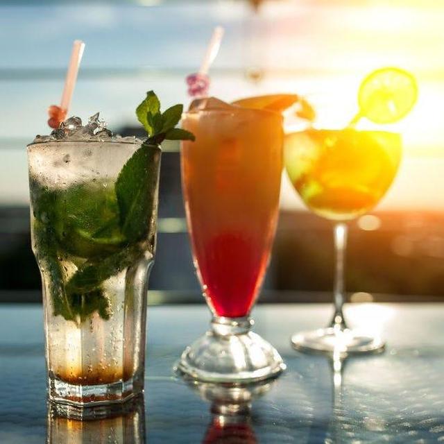 Honeymoon Pool Drinks