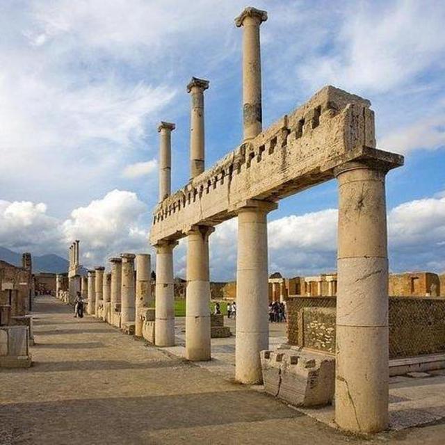 Pompeii & Mt. Vesuvius Half-Day Tour
