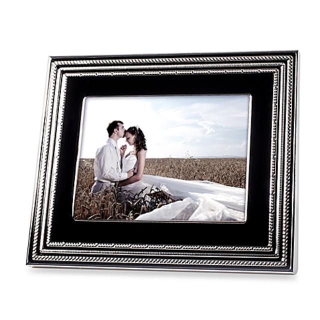 Vera Wang Wedgwood® Love Noir 8-Inch Digital Photo Frame