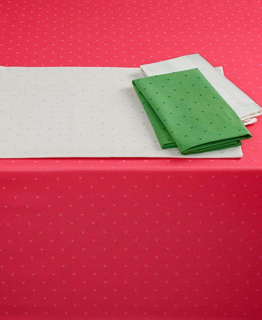 Kate Spade New York Larabee Dot 70" X 104" Tablecloth in Fresh Cream