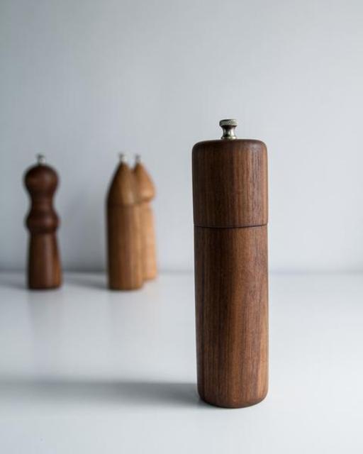 De Jong & Co Pepper Mills Column Walnut