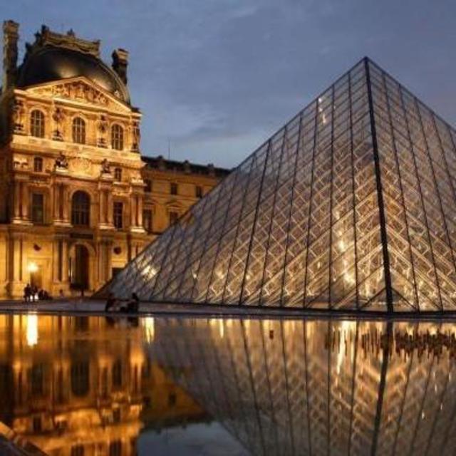 Admission (for 2) to the Louvre Museum in Paris