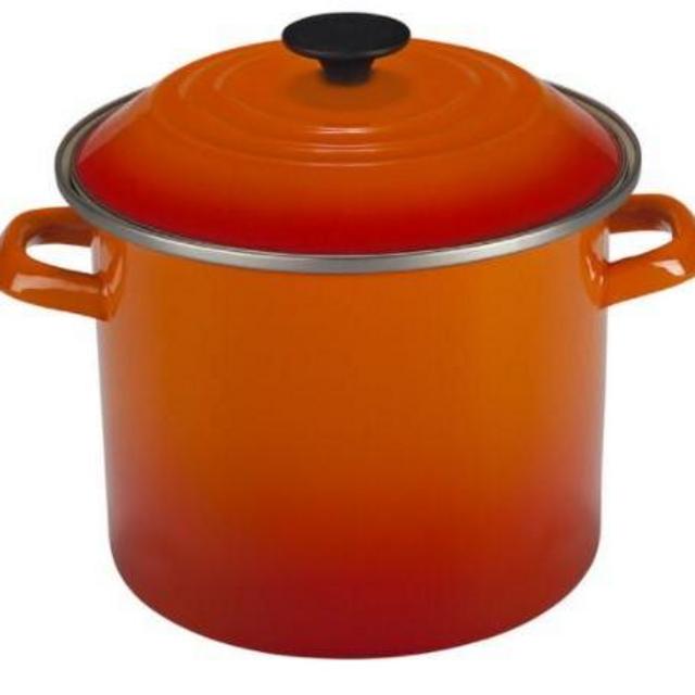 Le Creuset 8 qt. Stockpot (orange)