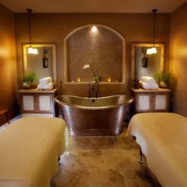 Oceano Couples Spa in Halfmoon Bay