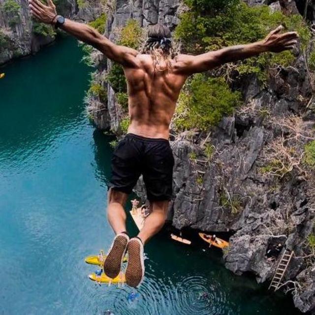 Cliff Jumping in El Nido