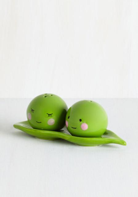 Peas Pass the Salt Shaker Set