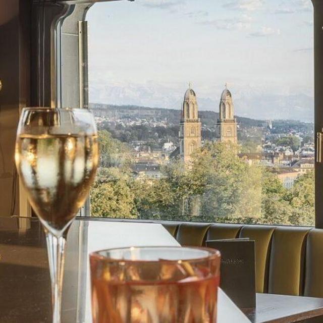 Cocktails at the Jules Verne Panorama Bar