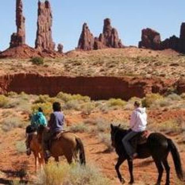 Monument Valley Sunrise Horseback Trip