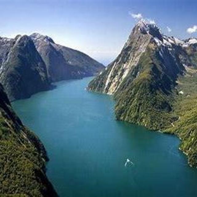 Milford Sound Tour & Cruise for 2 in NZ