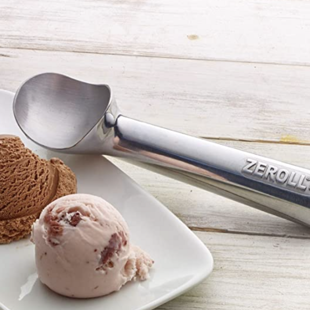 Zeroll 1020 Original Ice Cream Unique Liquid Filled Heat Conductive Handle Simple One Piece Aluminum Design Easy Release 40 Scoops per, 2-Ounce, Silver