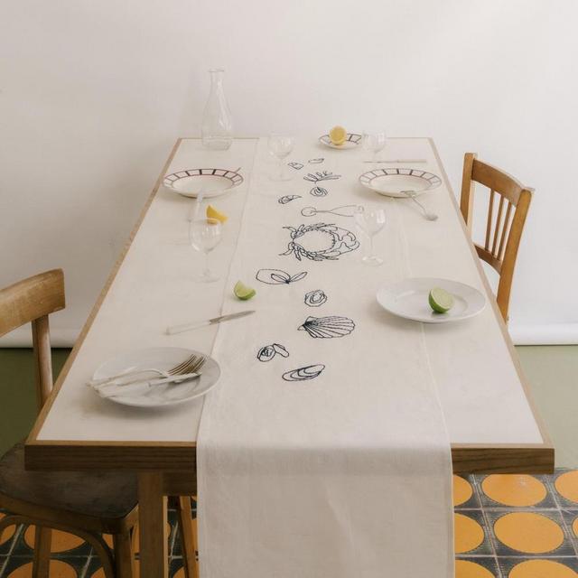 CHEMIN DE LA MER TABLE RUNNER