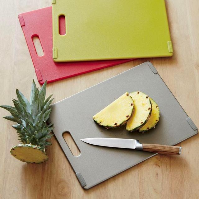 Crate And Barrel - Jelli Nonslip Reversible Cutting Board