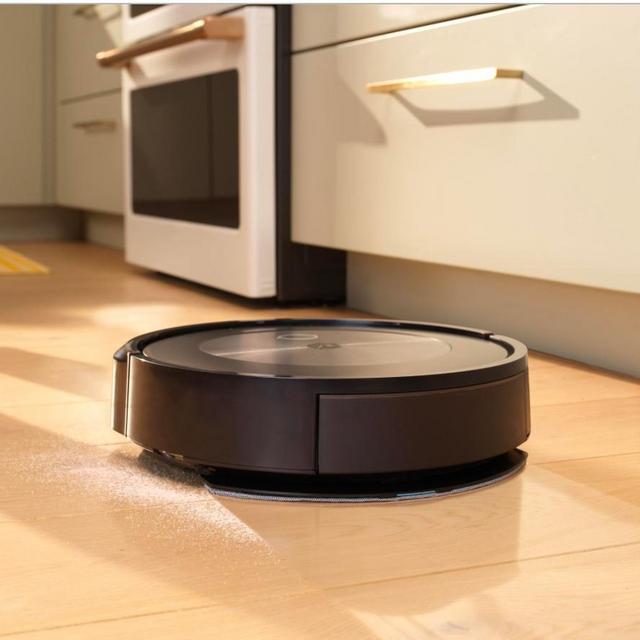 Roomba Combo™ j5 Robot Vacuum & Mop J517020