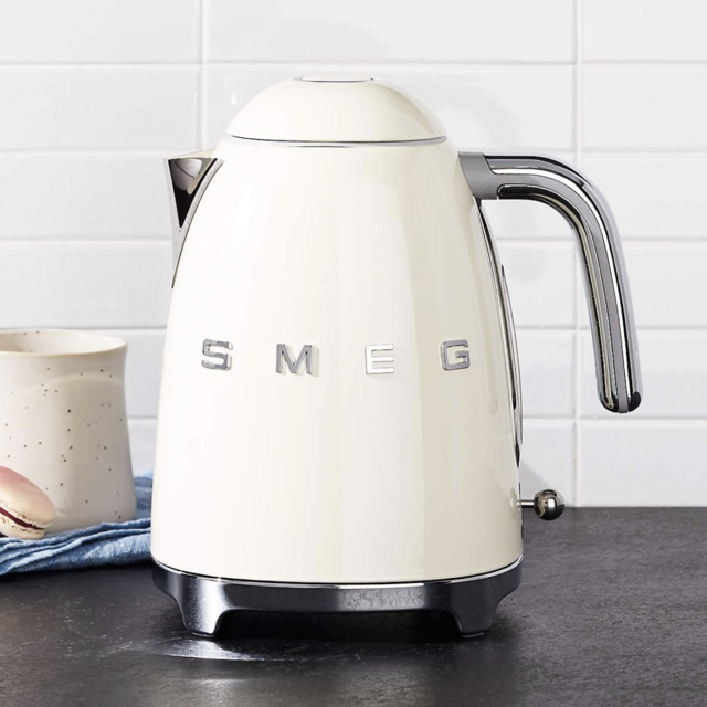 Smeg Cream Retro Electric Kettle