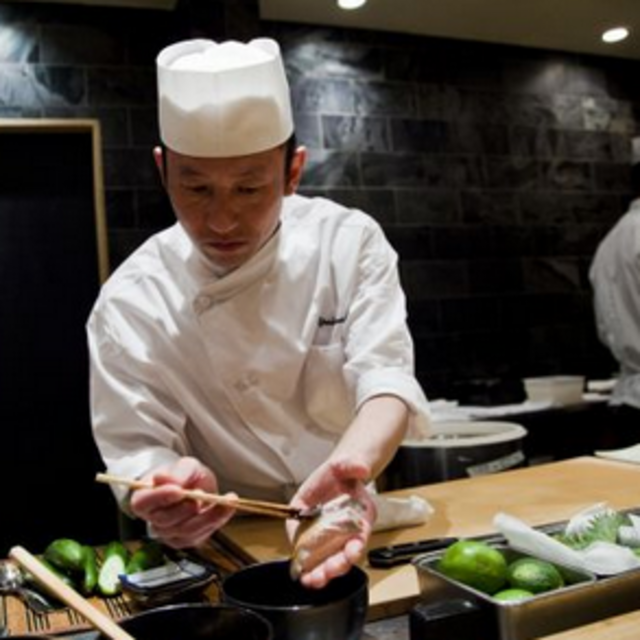 Cena sushi en Japón