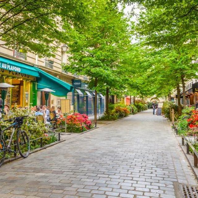 Le Marais Wine & Cheese Tour