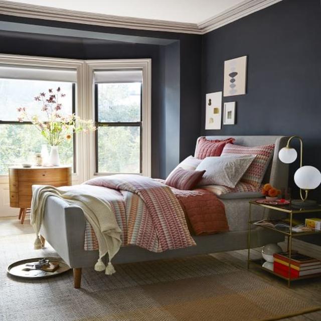 King Upholstered Sleigh Bed - Linen Weave