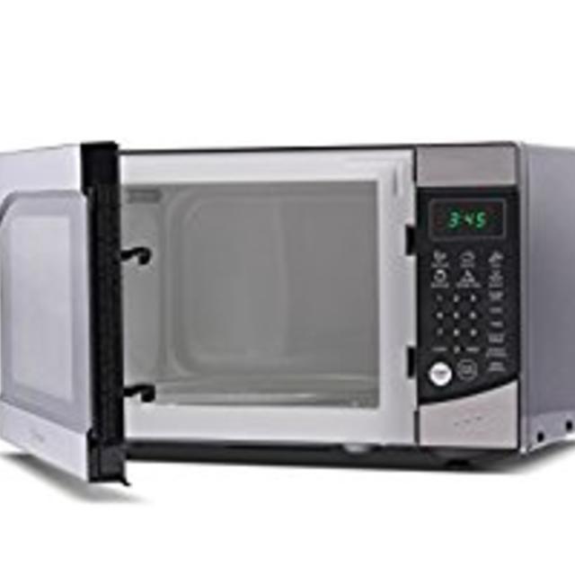 Westinghouse WM009 900 Watt Counter Top Microwave Oven, 0.9 Cubic Feet, Stainless Steel Front with Black Cabinet