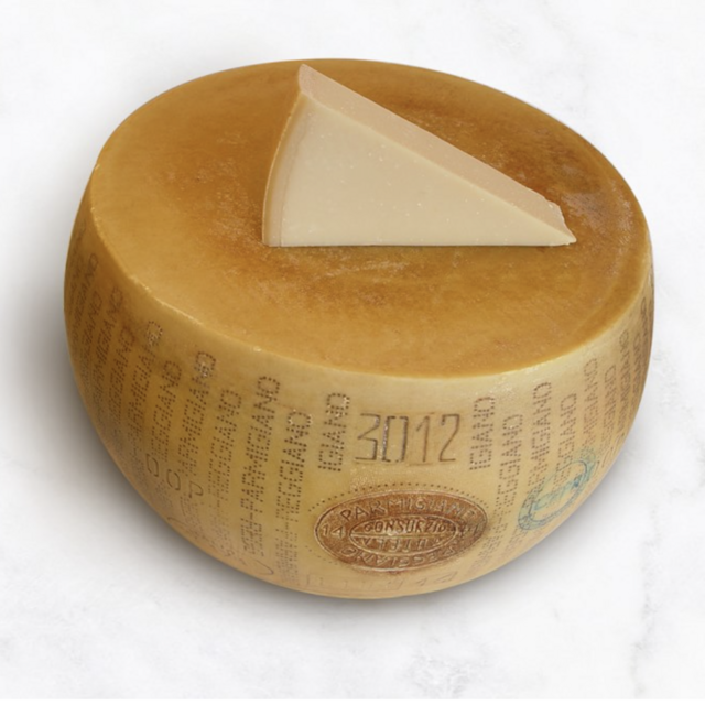 Parmigiano Reggiano PDO from the hills, 24 months Whole wheel + professional knife