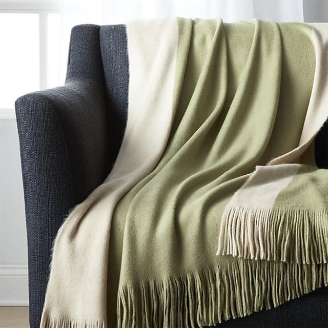 Tepi Sage Green Throw