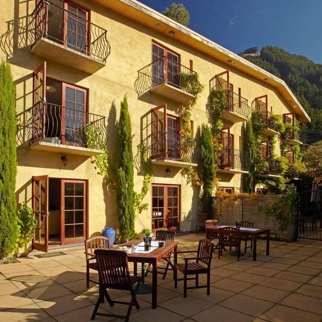 Queenstown, NZ - Browns Boutique