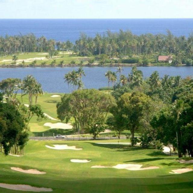 18-Hole Golf in Moorea