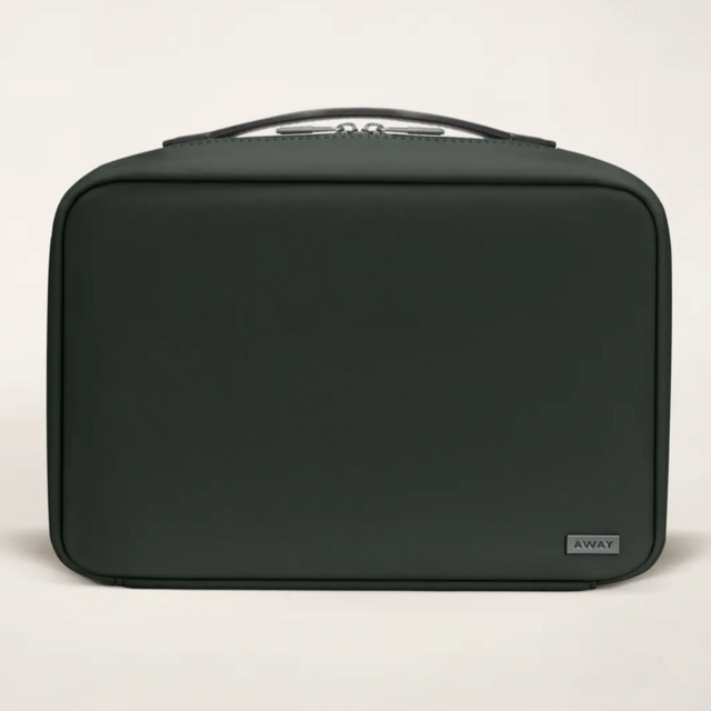 The Hanging Toiletry Bag - Green