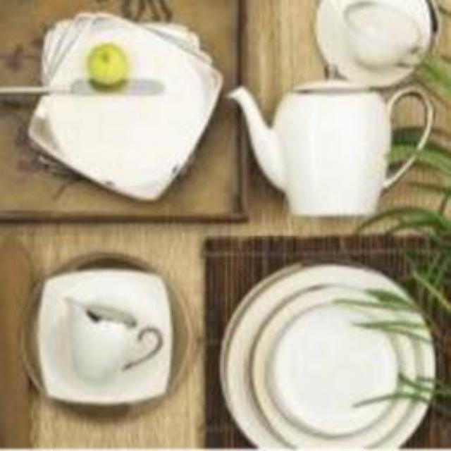 Pickard: Crescent Dinner Plate