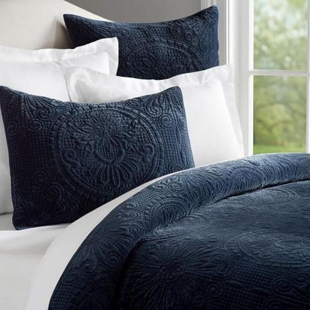 Velvet Medallion Coverlet Quilt