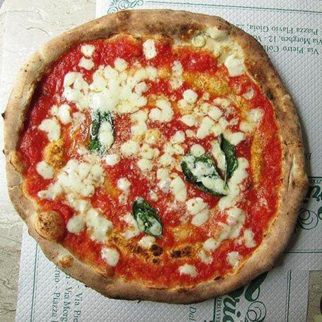 Traditional "Antica" Pizza Lunch in Naples