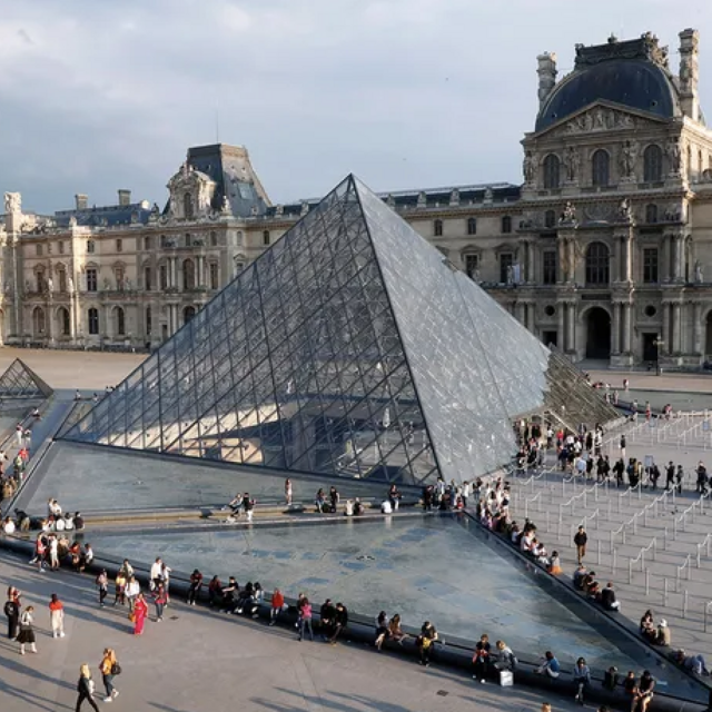 2 Tickets to Louvre Museum Paris