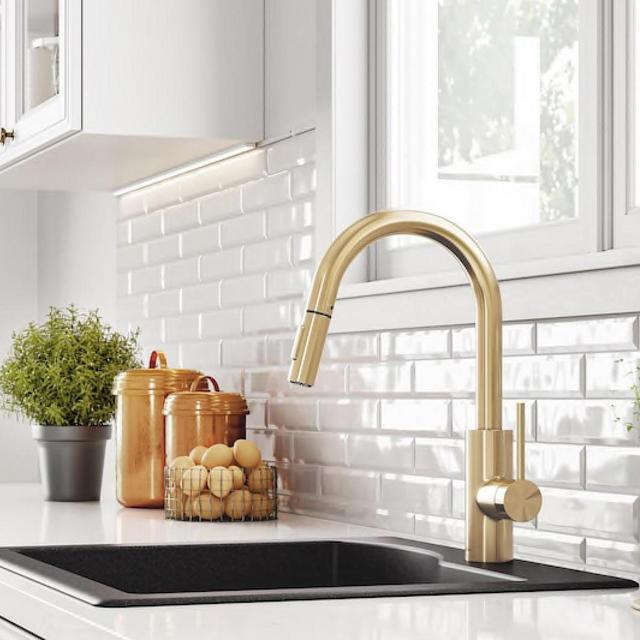 Kraus Oletto Brushed Brass 1-Handle Deck-Mount Pull-Down Handle Kitchen Faucet