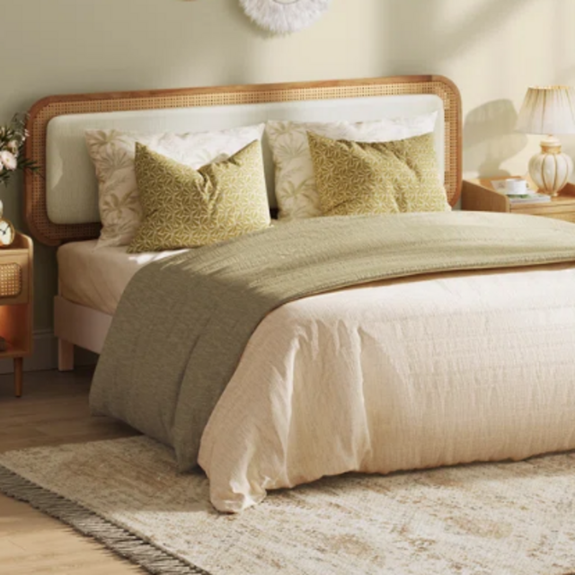 King Sized Bed: Mattress & Frame