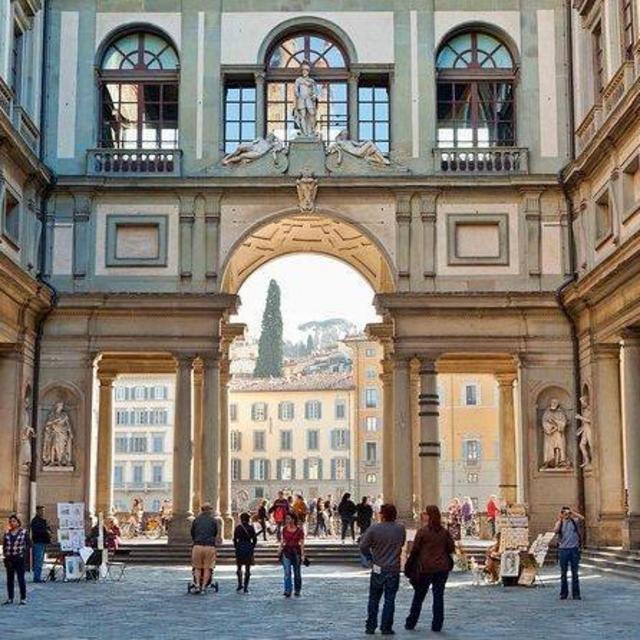 Florence in a Day: Michelangelo's David, Uffizi and Guided City Walking Tour