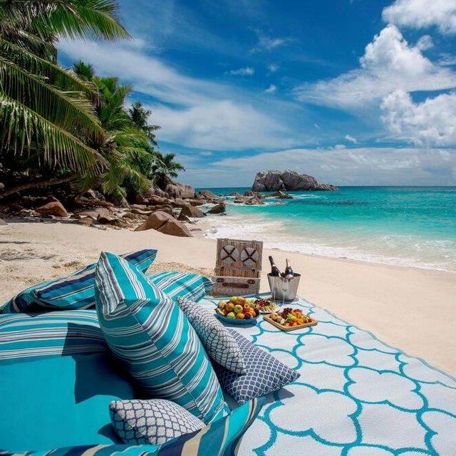Tahiti - Private Couples Beach Picnic